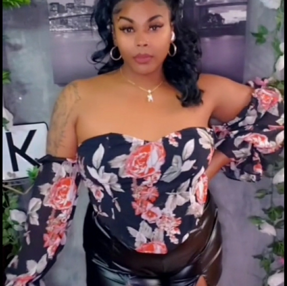 Off the Shoulder floral Croptop